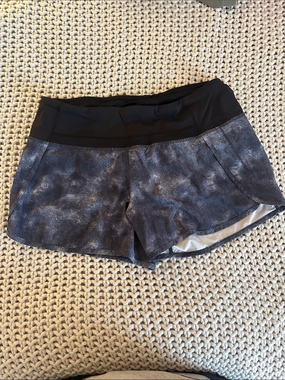 RARE Lululemon Women's Performance Shorts 4” inseam size 6